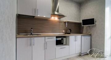 Фото номера Люкс с 1 спальней и диваном-кроватью Гостиница Kutuzov TG Apartments г. Сыктывкар 5