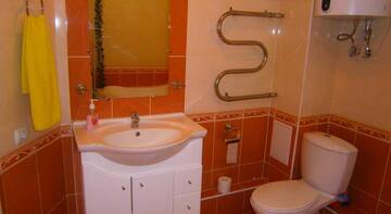 Фото номера Апартаменты с 3 спальнями Гостиница on Karla Marksa 191 г. Сыктывкар 12